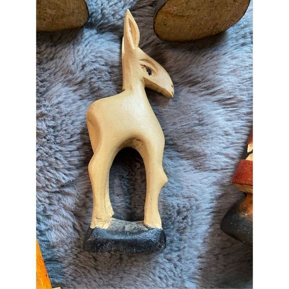 Vintage HAND-PAINTED & HAND-CARVED Nativity Set - Picture 6 of 10